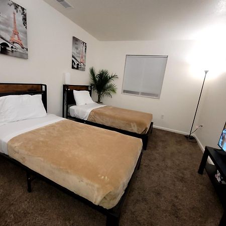 4 Bedrooms & 2.5 Bathrooms In La Los Angeles Bagian luar foto