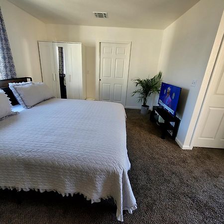 4 Bedrooms & 2.5 Bathrooms In La Los Angeles Bagian luar foto