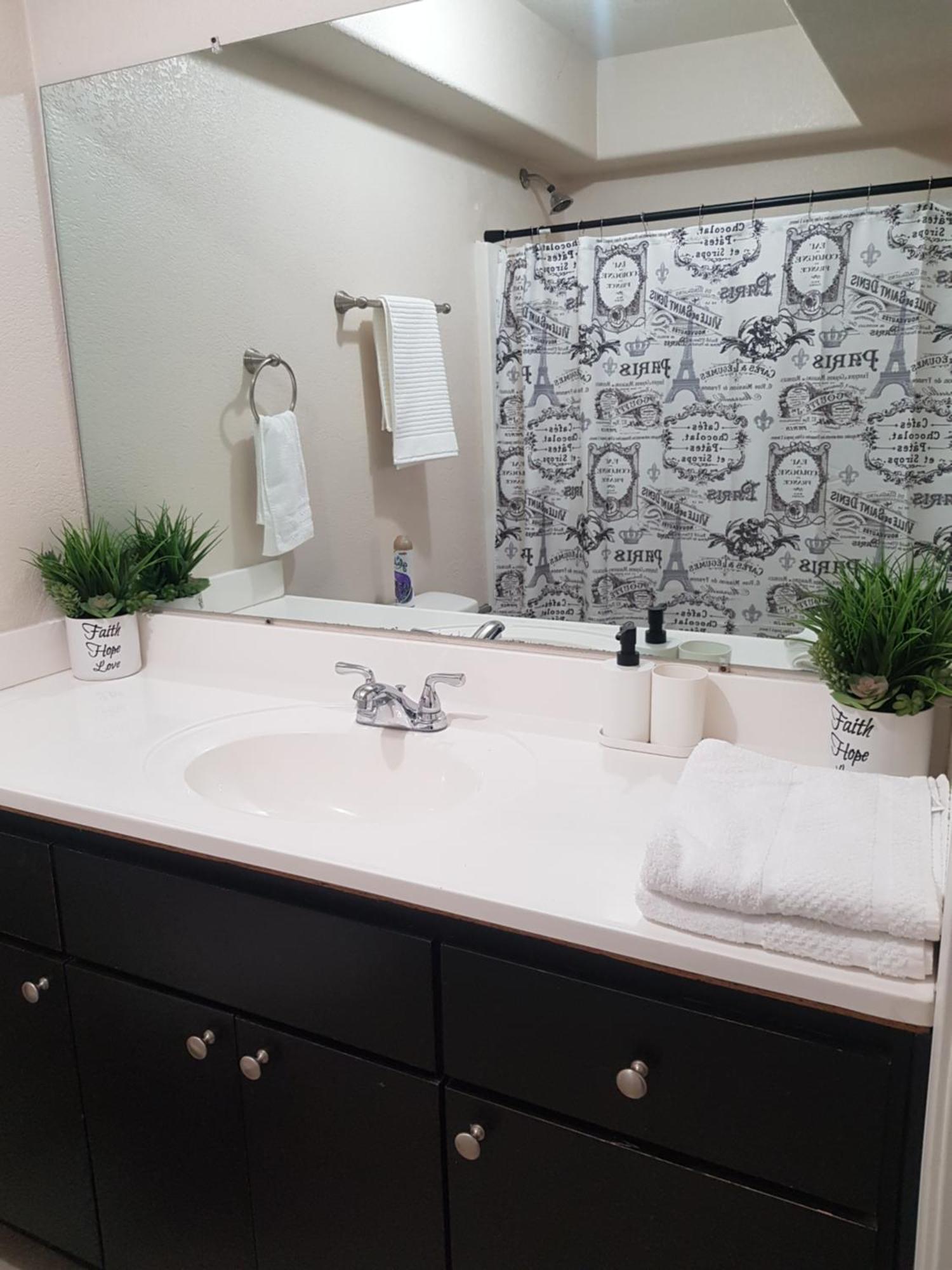 4 Bedrooms & 2.5 Bathrooms In La Los Angeles Bagian luar foto